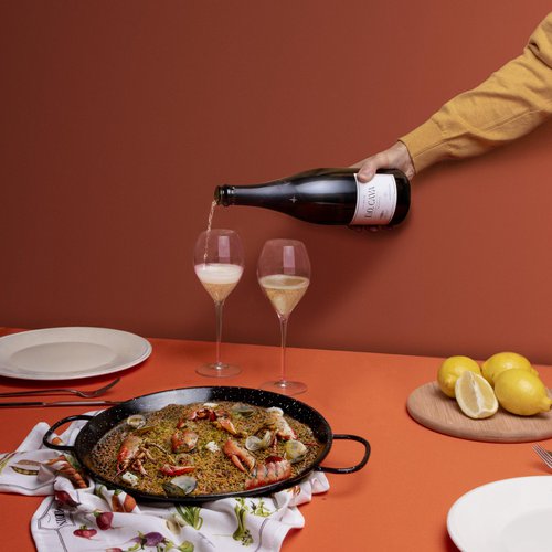 Paella de pescado maridada con cava