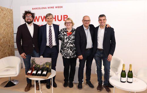 De izquierda a derecha: Fernando Mora, Master of Wine; Javier Pagés, presidente de la D.O. CAVA; Sarah Jane Evans, Master of Wine; Pedro Ballesteros, Master of Wine; y Ferran Centelles, colaborador de elBulliFoundation y redactor para JancisRobinson.com